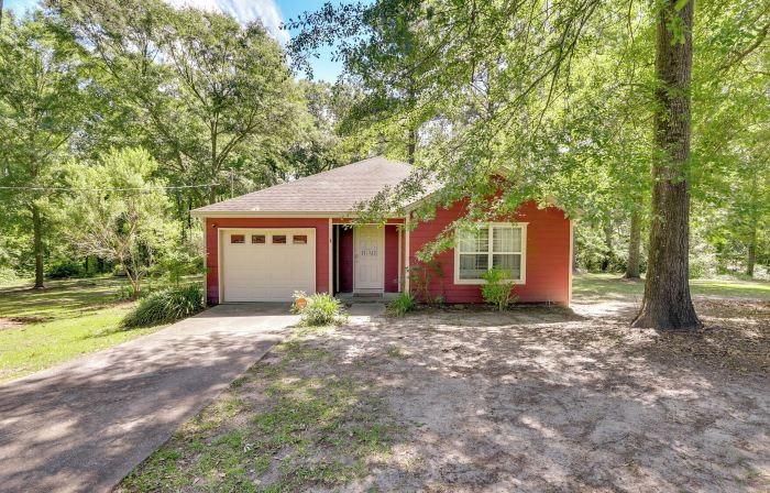 Charming Abbeville Home w/ Private Boat Dock!