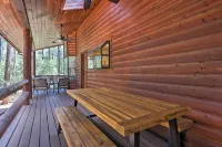 Deck, Games & Fire Pit: Modern Pine Cabin! - Homestays