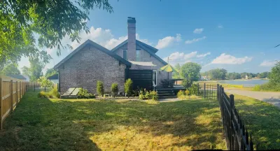 Luxury private Portage Lakes home lake access 3 bd Oasis Hottub pet friendly! 니미질라 저수지 주변 호텔