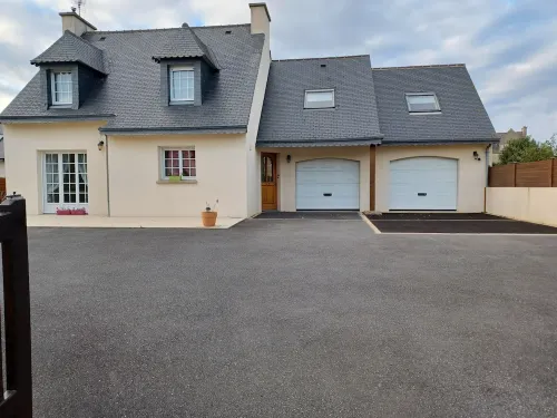 Vaste Maison sur Jardin Entièrement Clos Hotels in Plouneour-Trez