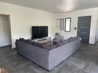 Villa with private pool in a quiet location 10 min from Avignon