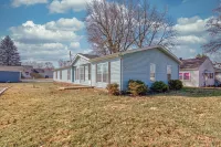 Newly Remodeled 5BR/3BA Home Hotels near Ball State University