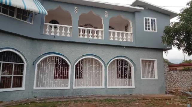 Spacious 9-bedroom house with WiFi & AC in amazing St Jago Heights Spanish Town Hotels in 