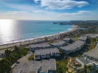 PANORAMIC OCEAN VIEWS-Recently updated. 3BR 2.5 Bath