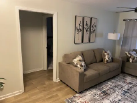 Embrace Peaceful Luxury in a Contemporary Escape 海伍德縣酒店