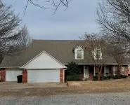 Escape to Luxury: Stunning 6-Bedroom Lakefront Home on Lake Eufaula!