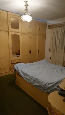 Cozy 2-bedroom apartment in pleasant Mohandesin with WiFi, AC Hotels in Qesm Boulaq Ad Dakrour