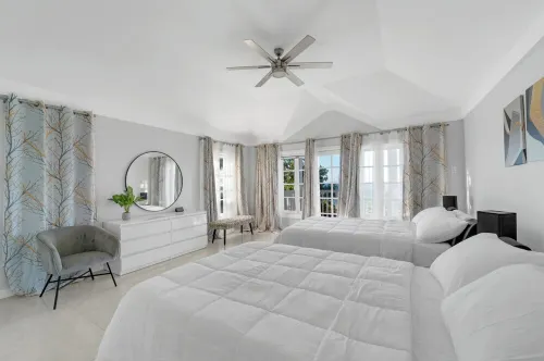 Breathtaking Villa with ocean views, hot tub, BBQ, and steps from the beach Hotels in Boscobel