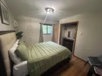 Cozy 3-bedroom cabin in enchanting Pocono Lake with AC, WiFi