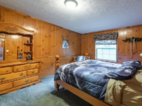 The Wolf Cabin at the Riviera Resort in Neillsville, Wisconsin! デューハーストのホテル