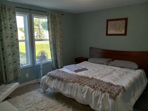 Charming 3-bedroom house with AC and WiFi in awesome South Haven