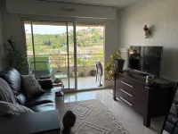 20 mns from beaches and center of St Raphaël.2 50m2 type with nice terrace.