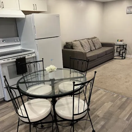 Cozy Suite – Private Entrance, Fast Wi‑Fi & Smart TV – Family & Pet‑Friendly
