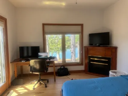 River Front Cottage Washago, gateway to Muskoka  3BRs, 2.5 Baths. Easy Access