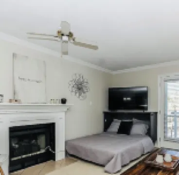 K's Cozy Condo -Mins. to Beach, Trails, Shops, Skiing. Walk to restaurants, bar.