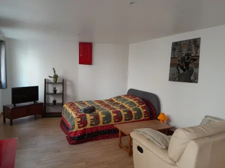 STUDIO DU CLOCHER Отели в г. Ригарда