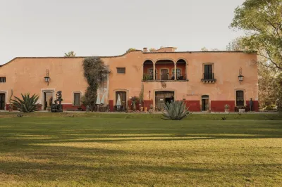 Hacienda Sepulveda Hotel & Spa Các khách sạn gần 1980