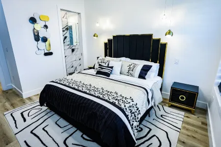 Charming waterfront 3-bedroom, 3 bath house with gourmet kitchen in Milton, FL