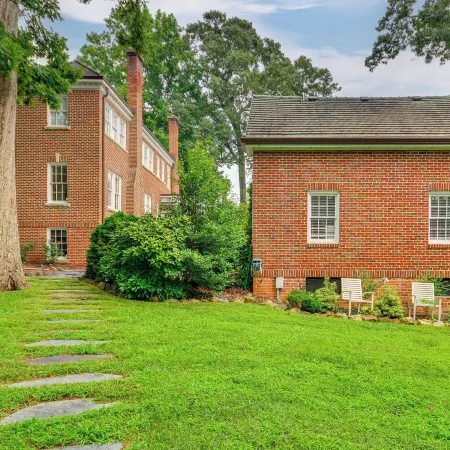 Walk to Main St Historic High Point Carriage Home