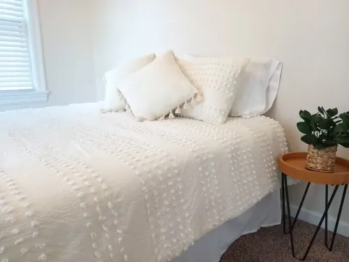 Sunny House- 2 Br. Cottage in tranquil Pendleton