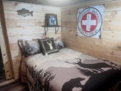 Cozy one-bedroom cabin nestled in the woods beside Stonewall Jackson Resort.