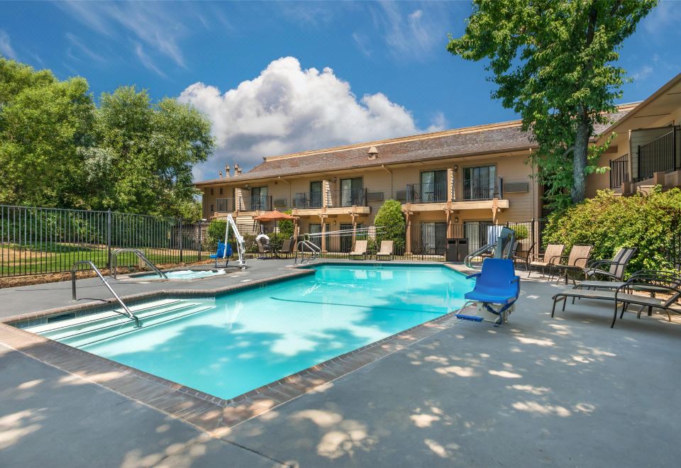 Best Western Plus Sonora Oaks Hotel and Conference CenterOver view