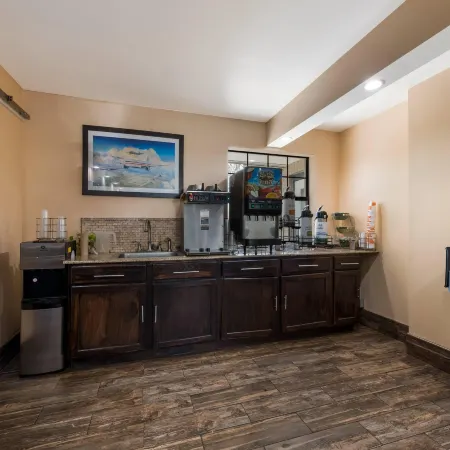 Quality Inn & Suites Airport