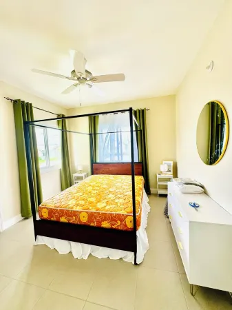 Relaxing seashore home with AC &WiFi in Lovely Lucea-btw MoBay & Negril-30 Mins