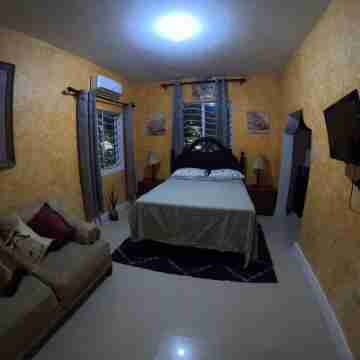 Breathtaking Luxury cottage in Ironshore with AC, WiFi, Home Theater & Much more Rooms