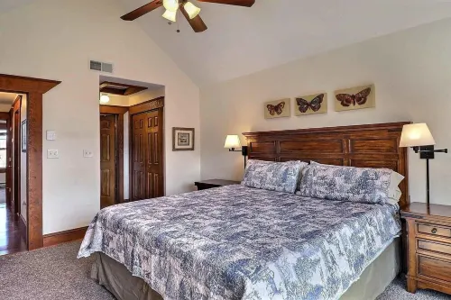 Camelback in your backyard! 4BR Townhome/3 Full Bath w/Mountain Views!