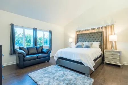 Amazing 6 bedrooms 2 Min to PCH and the beach!