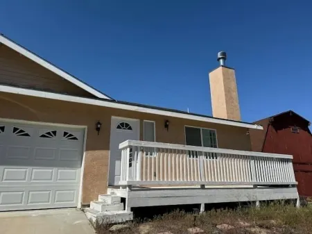 Charming 3-bedroom house with AC and WiFi in welcoming Frazier Park Отели рядом с достопримечательностью «Ridge Route Communities Historical Society and Museum»