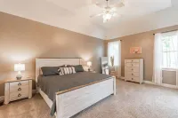 4 bedroom Lake front house 5 mins from liberty with private ramp and dock!