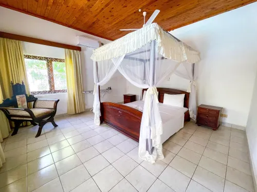 3 Bedrom Villa 50 meters 2 Beach