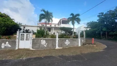 Chez Joby Jack Hotels near Pointe du Piton