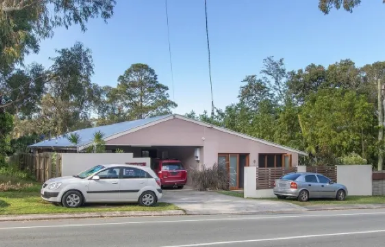 Mountain Views beside the Seaside.