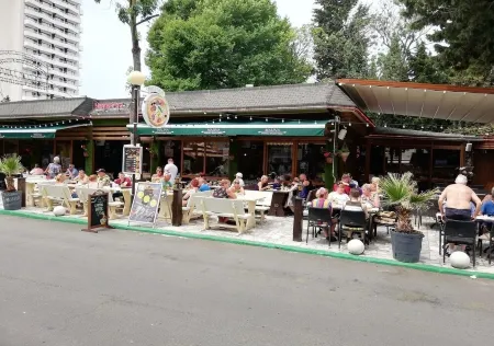 Billy's 2 bed apartment for Rent at Sun Village Complex Отели в г. Санни-Бич