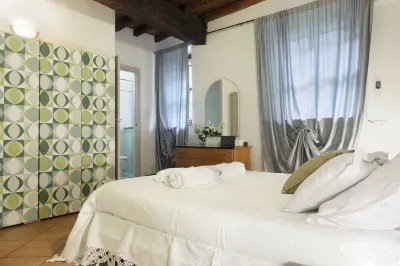 The Castle of the Ladies - The Male Hotels near Piazza Ducale