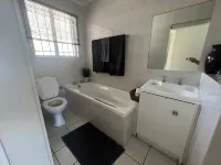 Sunny South Views, 200m From the Beach