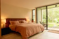 Aloha Surf Condo - Private Deck - Pool - E-Bikes