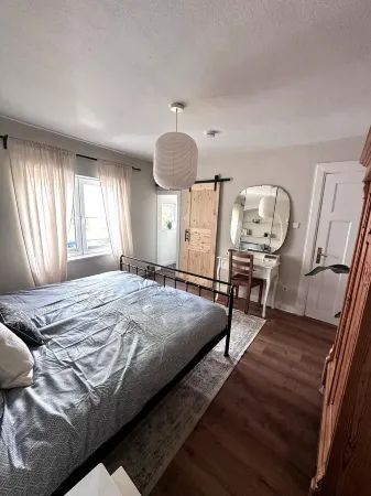 Cozy cottage on the outskirts of Hamburg with garden and good connections Отели в г. Борстель-Хоэнраден