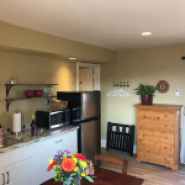 Charming 1-bedroom house in Escondido with AC, WiFi, quiet and private, views 希登梅多斯酒店