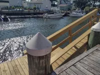 Charming Waterfront Cottage: Great summer rental as well as year round! Hotels in Freeport