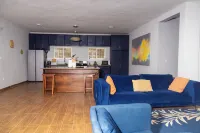 Myneya Views - 3 bed 2 bathroom serviced apartment Hotels in Sussex