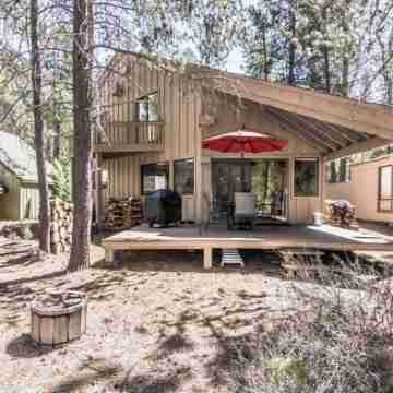 Perfect Sunriver getaway! 2 bed, 2 bath near Village. Hotel Exterior