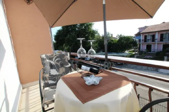 Blue Adria Suite 3 within walking distance of the beach and town center