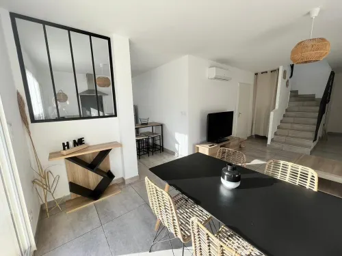 Maison Très Proche des Plages de Valras et Sérignan Hotels in Serignan