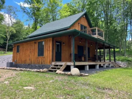 Creekside Cabin with Lake Access , Brand new build !!!