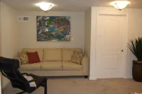 Charming 1-bedroom apartment in marvelous Boulder with gardens all around.