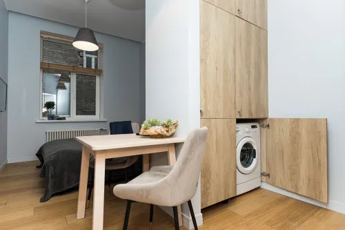 Private hotel type 1-bedroom apartment near the central rail station.